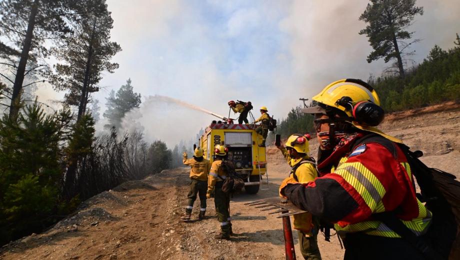 El incendio en Puerto Patriada se desató el lunes por la tarde. Foto: gentileza