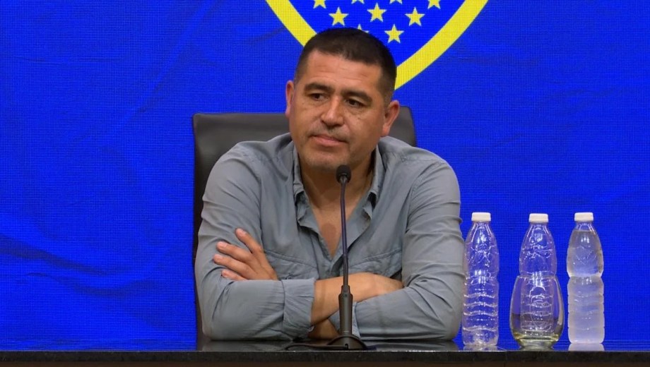Riquelme, presidente de Boca, elogió a Hinestroza y aseguró no estar desesperado por incorporar refuerzos.