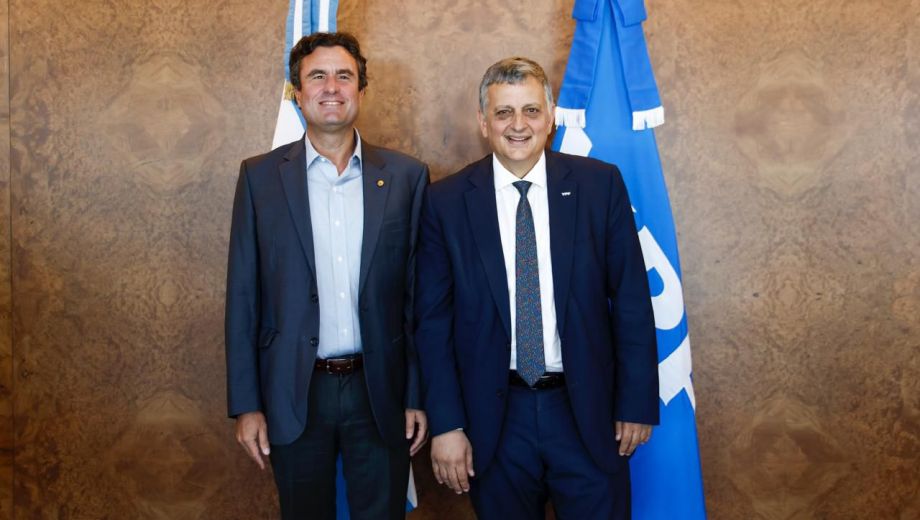  Horacio Marín, presidente y CEO de YPF, junto a Julián Escuder, Country Manager de Pluspetrol Argentina. Foto gentileza.