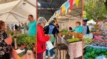 Imagen de Productos frescos, artesanías y emprendedores: la feria local vuelve a Las Grutas y San Antonio Oeste