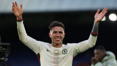 El domingo de Premier: goles de Enzo Fernández y Buendía, triunfazo del United ante el Arsenal