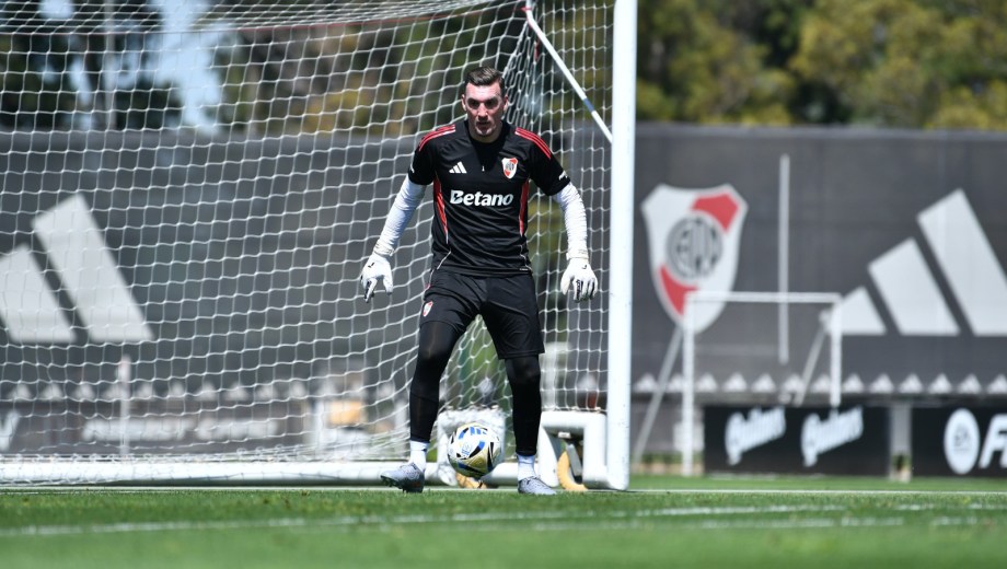 Franco Armani tiene una inflamación en el talón y seguirá afuera en River. (Foto: @RiverPlate)