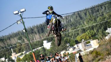 El Coliseo de La Barda vuelve a vibrar con el Supercross