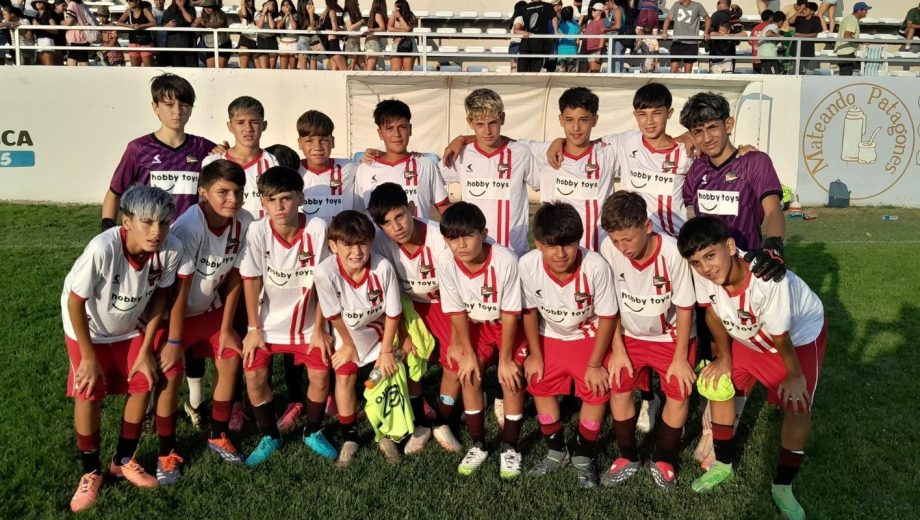 Estudiantes de La Plata venció a Villa Congreso en cuartos y será el rival de Deportivo Roca, el local.