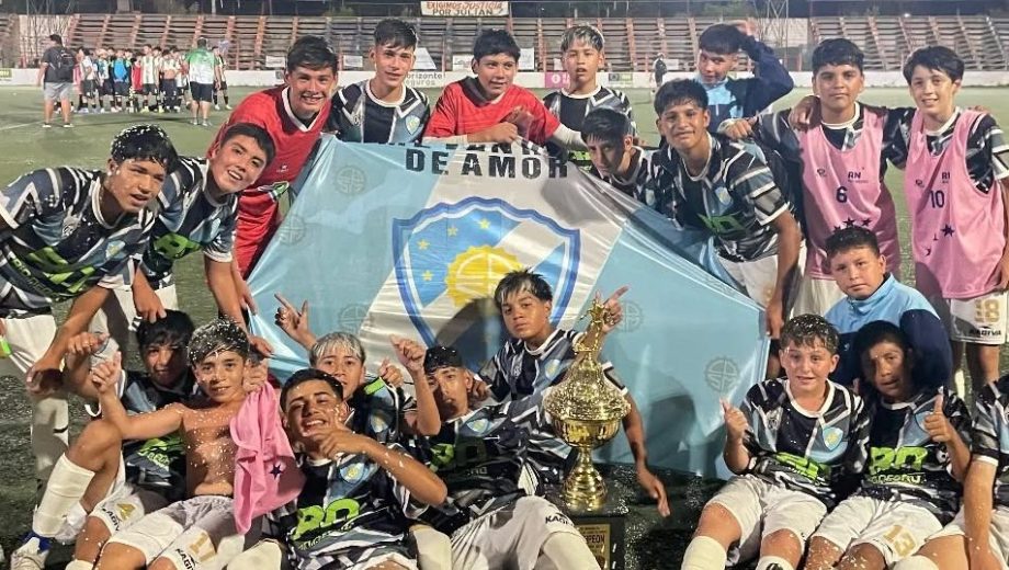 (@Club Social y Deportivo Sol de Mayo).