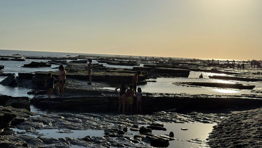 La bajamar forma pequeñas piscinas de agua salada protegidas del oleaje.