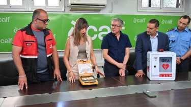 CALF apuesta por la cardioprotección con la donación de desfibriladores en Neuquén