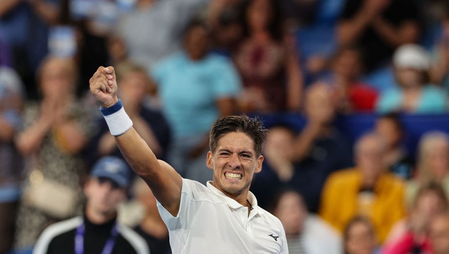 Báez logró un triunfazo ante Fritz en Australia. (AFP)