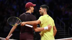 Alcaraz venció a Sinner en una exhibición en Corea del Sur, previa al Abierto de Australia