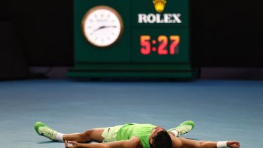 Alcaraz le ganó una batalla eterna a Zverev y está en la final del Abierto de Australia