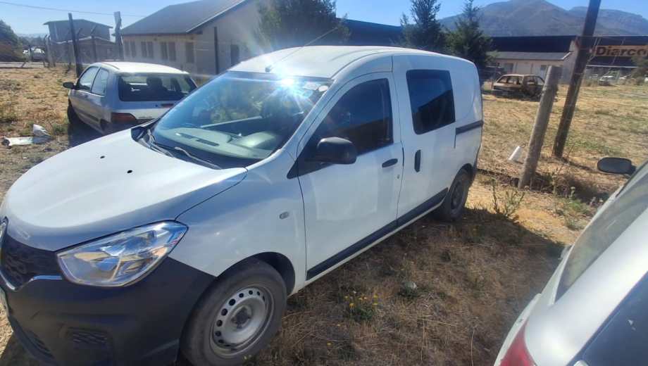 Uno de los vehículos que fueron secuestrados en los allanamientos que la Policía de Río Negro hizo este miércoles en Bariloche. (foto gentileza de la Policía RN). 