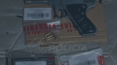 Fueron por una amenaza de arma de fuego y encontraron municiones y droga en Zapala