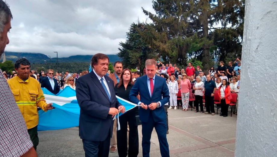El gobernador Weretilneck participó de las actividades por los 100 años de El Bolsón.