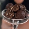 Imagen de Trufas rocher de dátiles y avellanas para saciar esos antojos de algo dulce