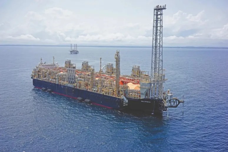 El barco Hilli Episeyo avanza hacia su adecuación para operar en Río Negro
