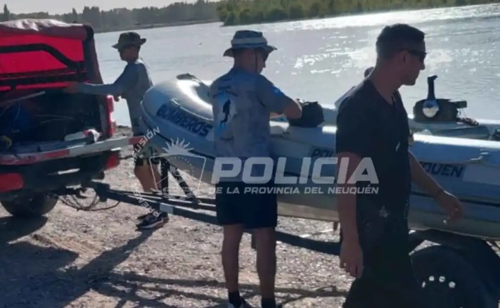 Las tareas de búsqueda retomaron en el río Limay. 