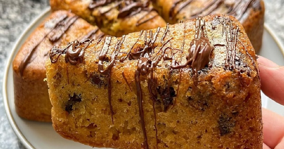 Receta rápida para una torta húmeda de nueces, naranja y chocolate