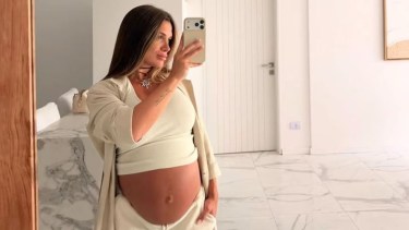 Nació la hija de Cami Homs y estallaron las redes por el «palito» a Tini Stoessel en la elección del nombre