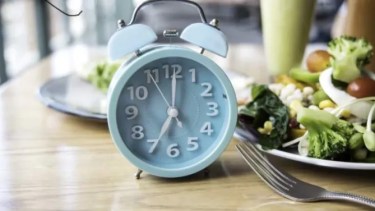 Desayunar y cenar temprano: por qué el horario de las comidas influye en la salud del corazón