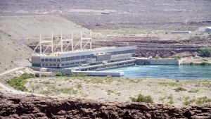 Cuenta regresiva para las represas del Comahue: vencen los pagos y el Gobierno espera dólares clave