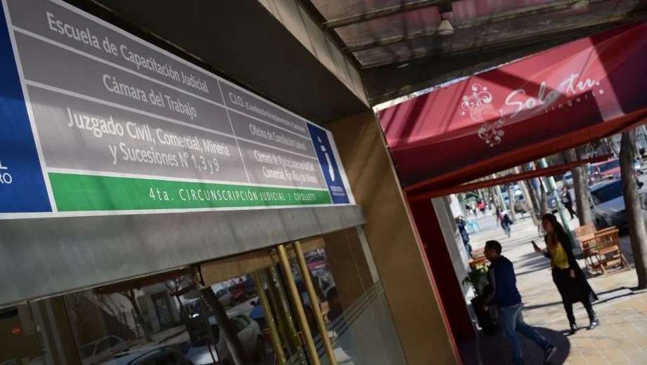 El fallo de Familia en Cipolletti reconoció legalmente una historia de crianza y afecto construida desde la infancia.
