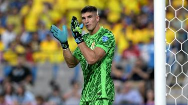 El uruguayo Sergio Rochet criticó al Dibu Martínez: «No me gusta la soberbia»