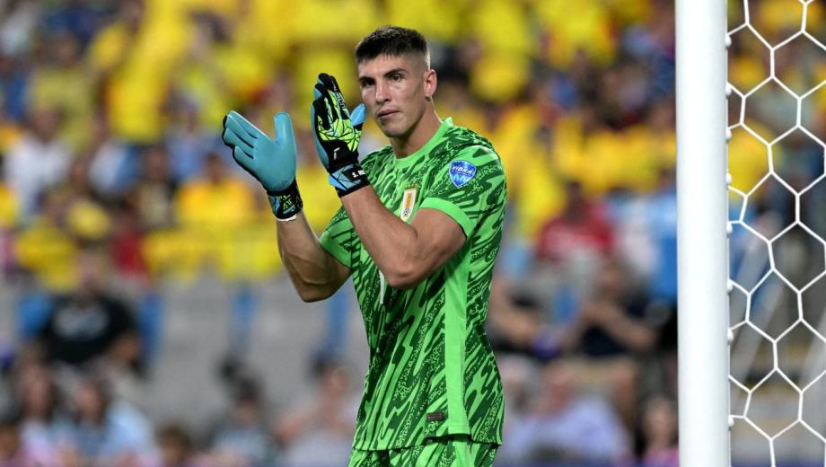 Sergio Rochet criticó la "soberbia" de Dibu Martínez.