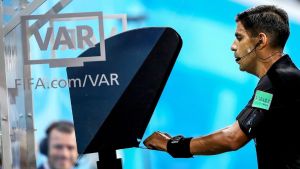 Las nuevas reglas que incluirían en el VAR para agilizar el juego de cara al Mundial 2026