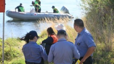 Buscan al adolescente que desapareció en el río Limay en pleno Año Nuevo: se tiró al agua y no logró salir