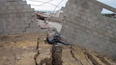 En fotos | Un barrio destruido por el colapso de un cerro en Chubut: viviendas arrasadas y 300 evacuados
