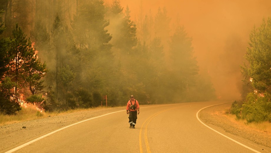 Incendios en la Patagonia. El fuego en El Hoyo, Foto: AP - Maxi Jonas