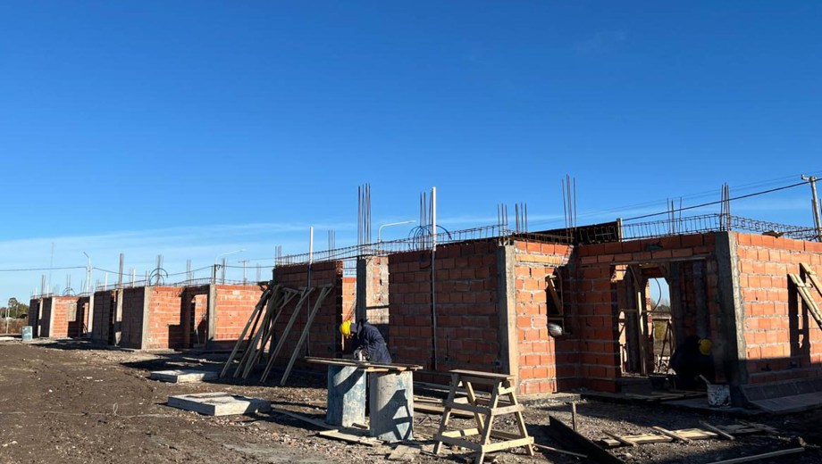 Actualmente, las viviendas en construcción en la Provincia suman 132. Foto Gentileza.