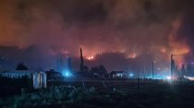 Imagen de La lluvia como esperanza para frenar el fuego en Chubut: evacuaciones por el incendio que no da tregua en Los Alerces
