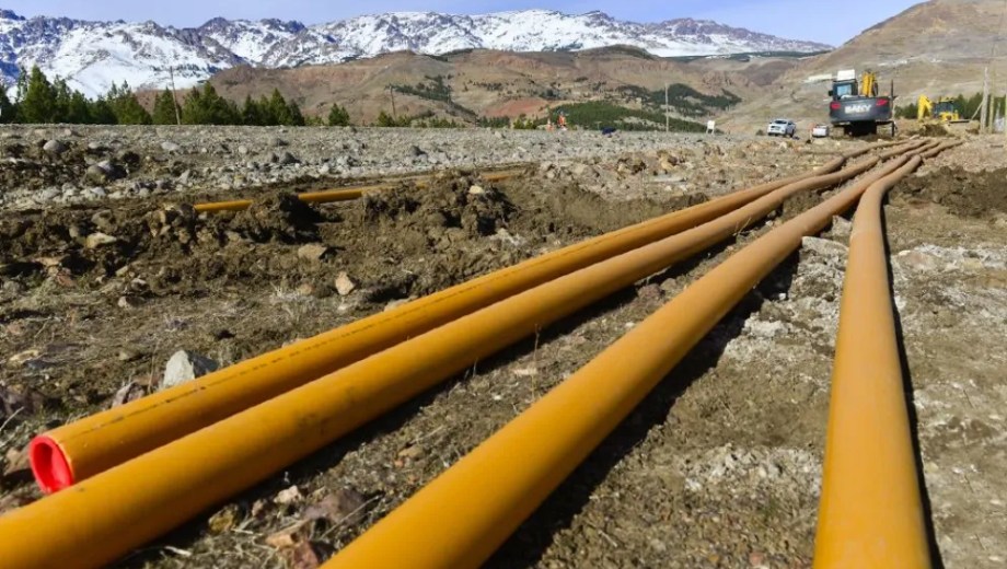 Las obras de gas impulsadas por HIDENESA alcanzan a localidades del Alto Neuquén y otros puntos del interior provincial, con nuevas redes, más usuarios conectados y cobertura de garrafas sociales.