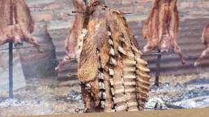 ¿Cuánto vale la entrada?: los precios y el increíble menú que prepara Aluminé para la Fiesta del Asado con Cuero