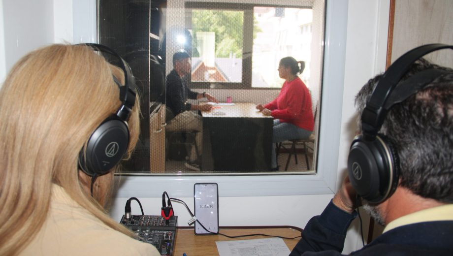 Las simulaciones entre los alumnos de Medicina y los actores de la Licenciatura de Arte Dramático. Foto: gentileza