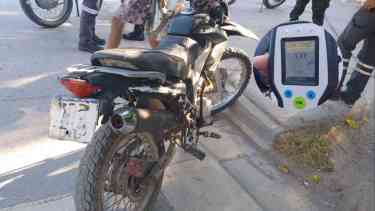 Alcoholemia récord en Cipolletti: iba en moto y el test le dio tan alto que «rompió» el alcoholímetro