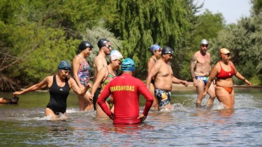 Roca: guardavidas crean un espacio para enseñar a nadar por bienestar y cuidado personal