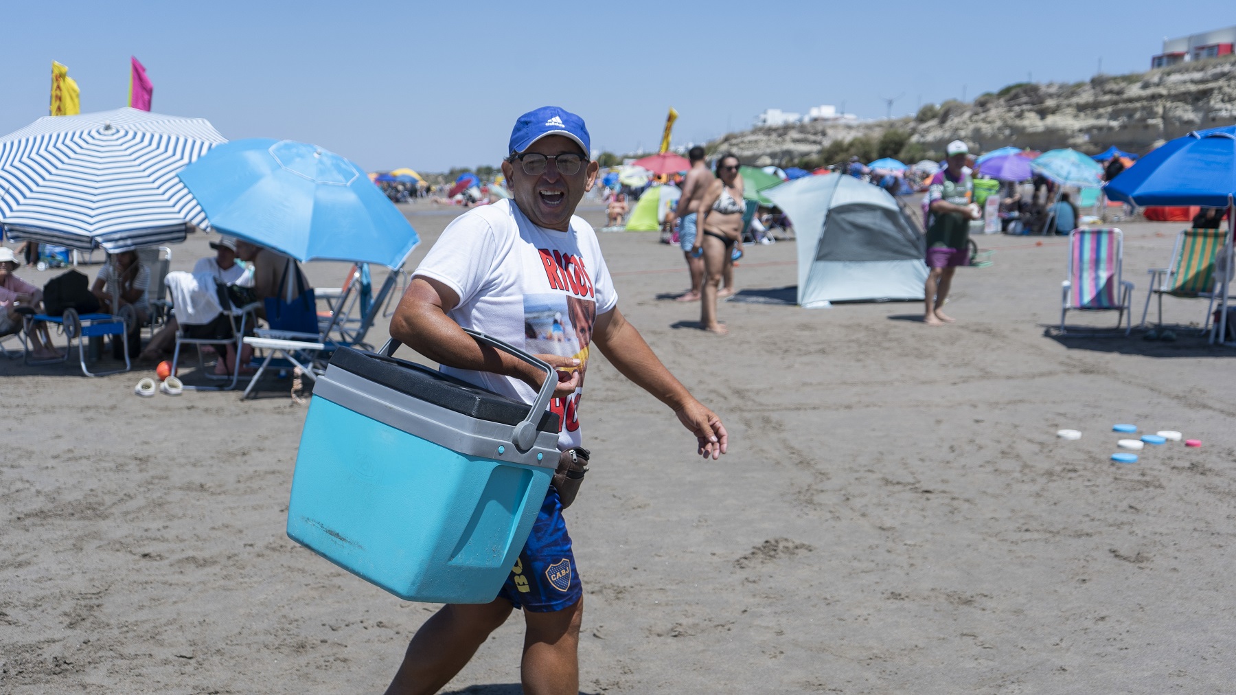 Cuánto cuesta comer los clásicos de playa en Las Grutas: choclos, churros, helados y panchos