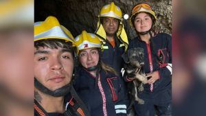 Video | ¡Final feliz en Neuquén! Rescataron a un perrito que estuvo cuatro días atrapado en una mina del norte neuquino