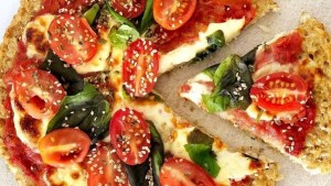 Paso a paso: cómo hacer una pizza con masa de arroz integral