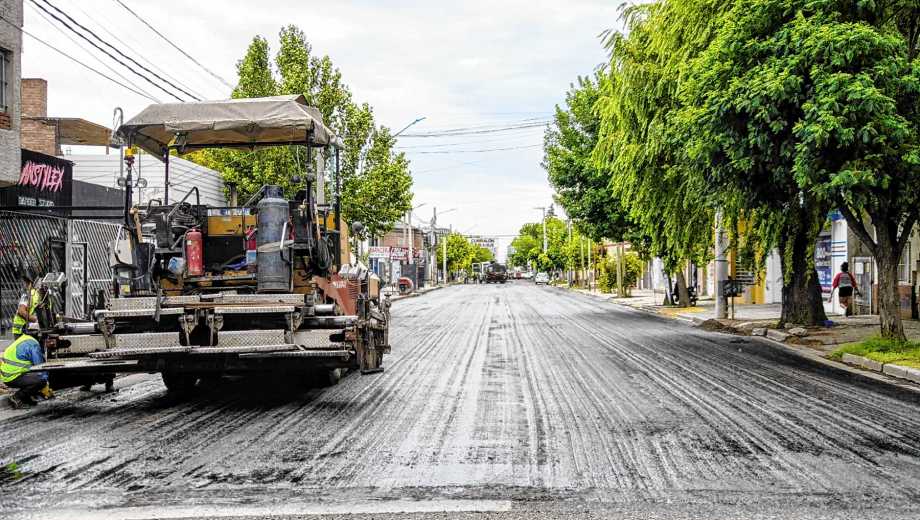 Repavimentación de la calle San Martín, entre Collón Cura y Artigas. Foto: Cecilia Maletti.