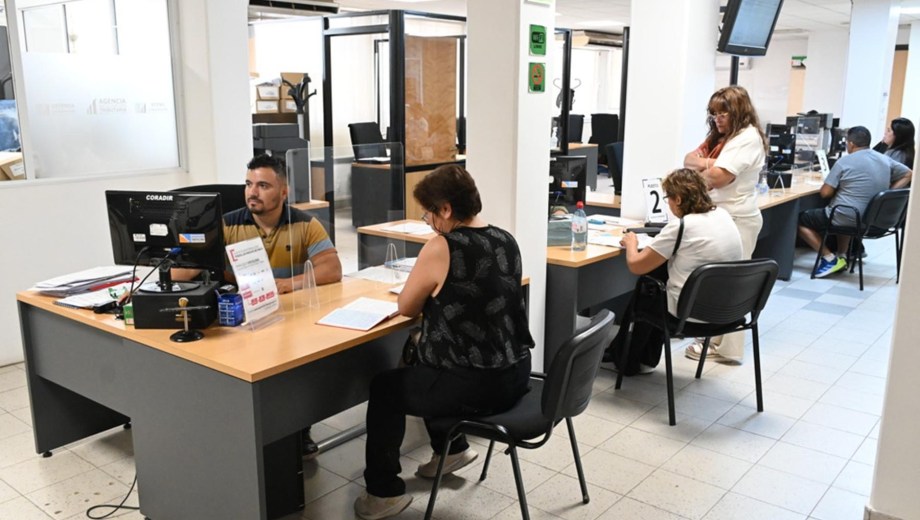 La atención al público se realiza en todas las delegaciones de la ARTRN. Foto: Marcelo Ochoa.