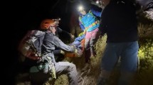 Imagen de Rescataron a un niño que se lesionó el tobillo en una caída en un sendero de San Martín de los Andes