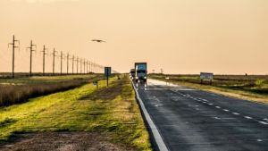 Concesionaron 740 kilómetros de rutas de un corredor que conecta con el Mercosur e incluye un puente