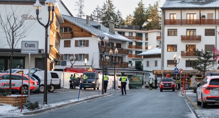 Un incendio en el bar Le Constellation, en Suiza. Foto: lessandro della Valle/Keystone via AP.