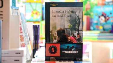 Claudia Piñeiro y Rebeca Stones: entre los libros recomendados de Lecton para leer en verano