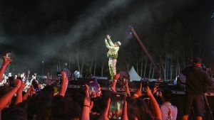 YSY A, Neo Pistea, producción y color en la primera gran noche de la Fiesta de la Manzana