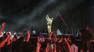 YSY A, Neo Pistea, producción y color en la primera gran noche de la Fiesta de la Manzana