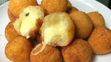 Cómo hacer bombas de papa rellenas de queso: receta fácil, económica e ideal para las viandas del cole